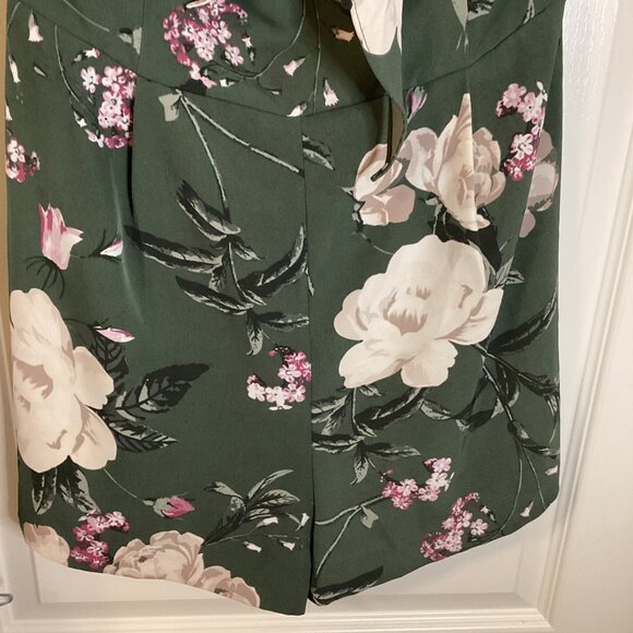 Dynamite Women's Sleeveless Strapless Green Floral Short Mini Romper Vacation - Picture 4 of 12